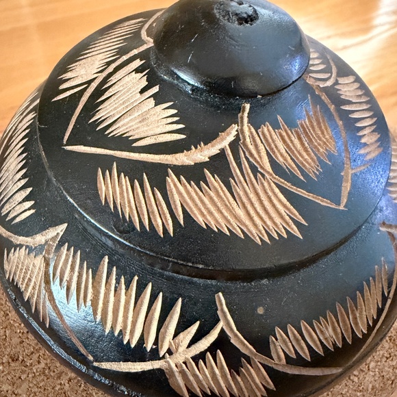 Black Wood Hand Carved Container, Bowl with Lid Carved Design African Inspired - Picture 3 of 12